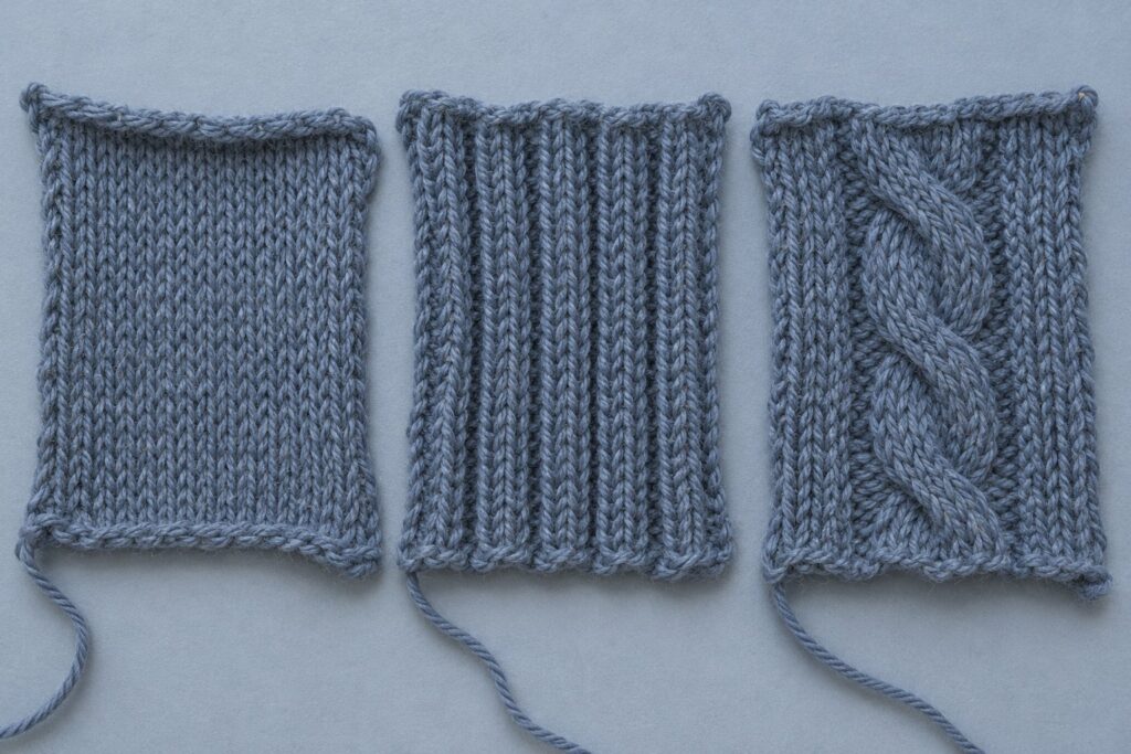 AI illustration comparing plain, rib and cable knit structures