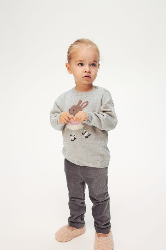 Grey rabbit-motif kidswear knit sweater reference
